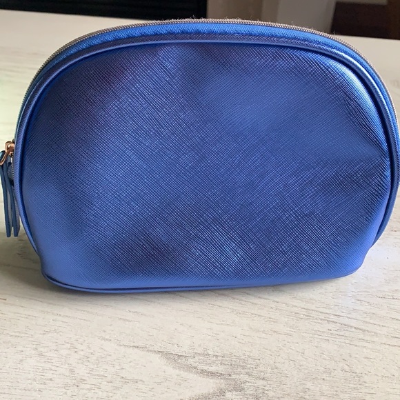 Two new La Mer makeup bags - Picture 6 of 8